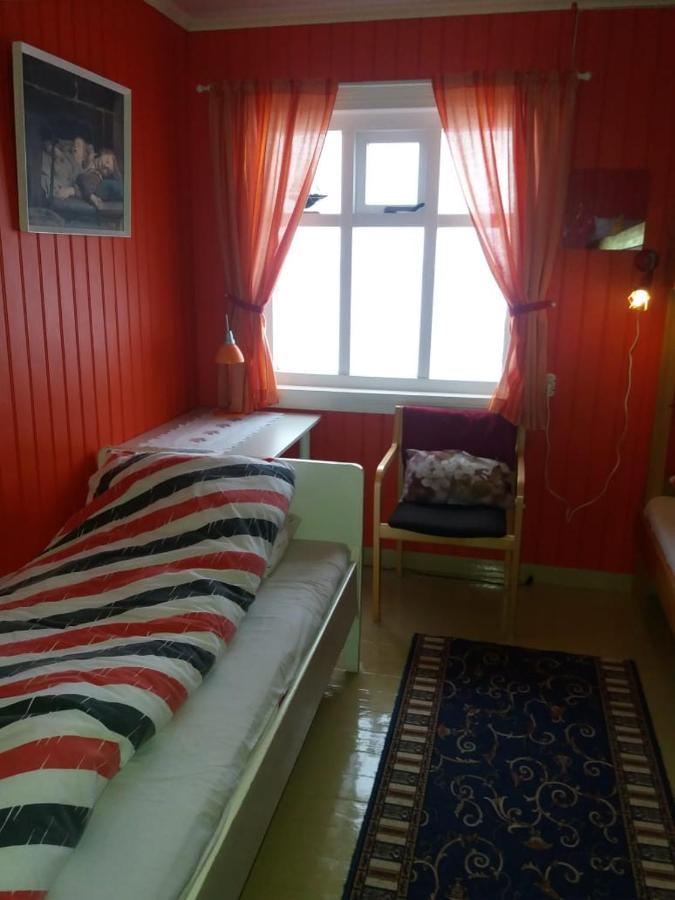 Husey Hostel & Horsefarm เอยิลส์สตาดีร์ ภายนอก รูปภาพ